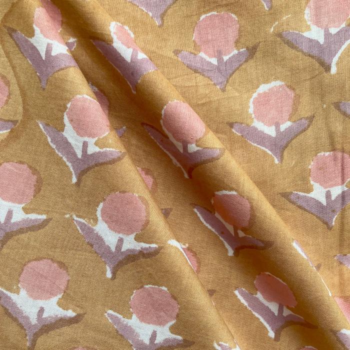 インド ブロックプリント生地 [50cm単位] サンガネリ デイジー on オークルブラウン 花 IF0489