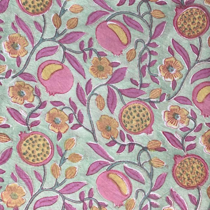 インド ブロックプリント生地 [50cm単位]  サンガネリ ザクロ on グリーン 花 フラワー PP IF0499 | 2枚目