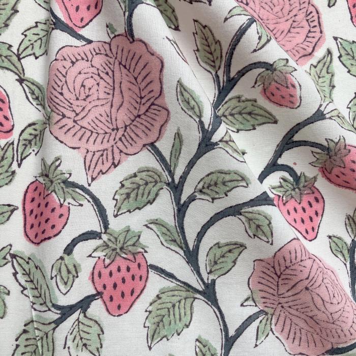 インド ブロックプリント生地 [50cm単位]  サンガネリ バラとイチゴ ローズ ストロベリーフラワー IF0505