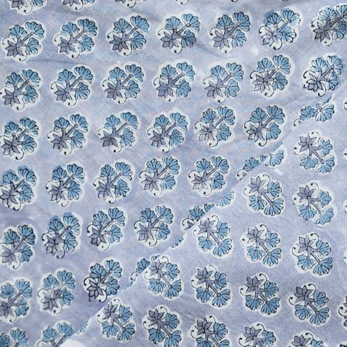 インド ブロックプリント生地 [50cm単位切売] サンガネリ ブルーフラワー on サックスブルーIF0517