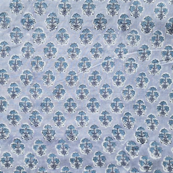 インド ブロックプリント生地 [50cm単位切売] サンガネリ ブルーフラワー on サックスブルーIF0517 | 2枚目