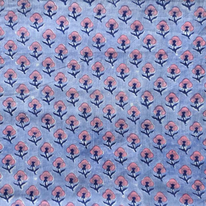 インド ブロックプリント生地 [50cm単位切売] サンガネリ ピンクフラワー on サックスブルー | 2枚目