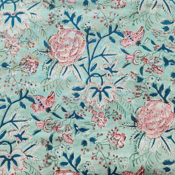 インド ブロックプリント生地 [50cm単位切売] サンガネリ バラと蝶々 on ライトブルー ローズ 薔薇IF0526 | 2枚目