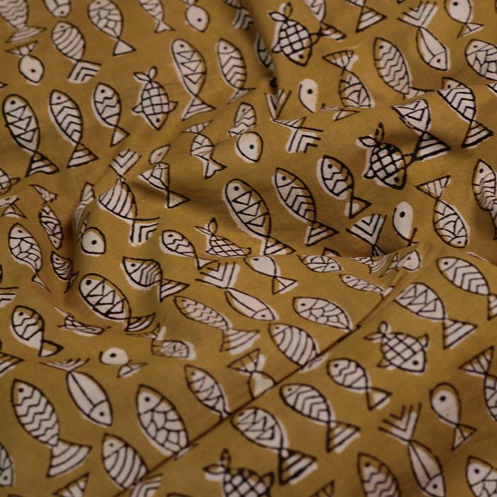 インド ブロックプリント生地 [50cm単位切売] Bagru フィッシュ からし色 魚 さかな イエロー IF0547