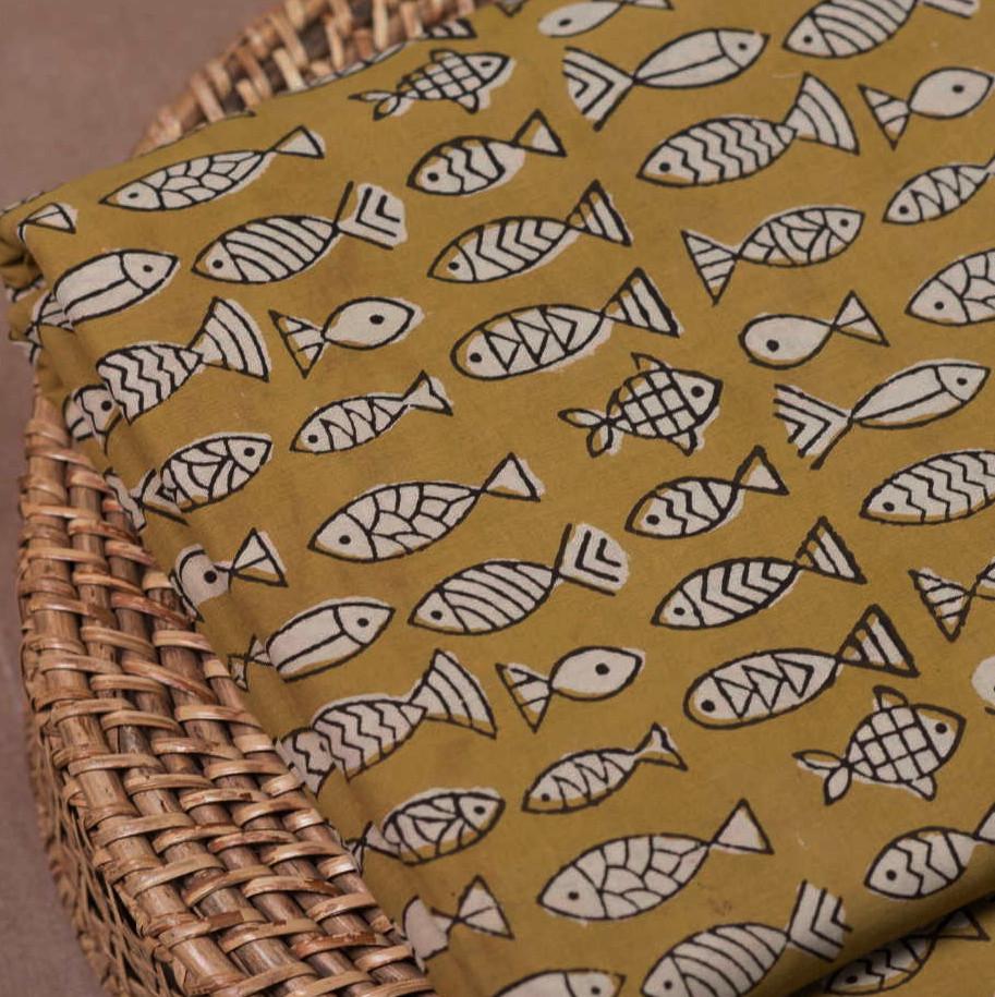 インド ブロックプリント生地 [50cm単位切売] Bagru フィッシュ からし色 魚 さかな イエロー IF0547 | 2枚目