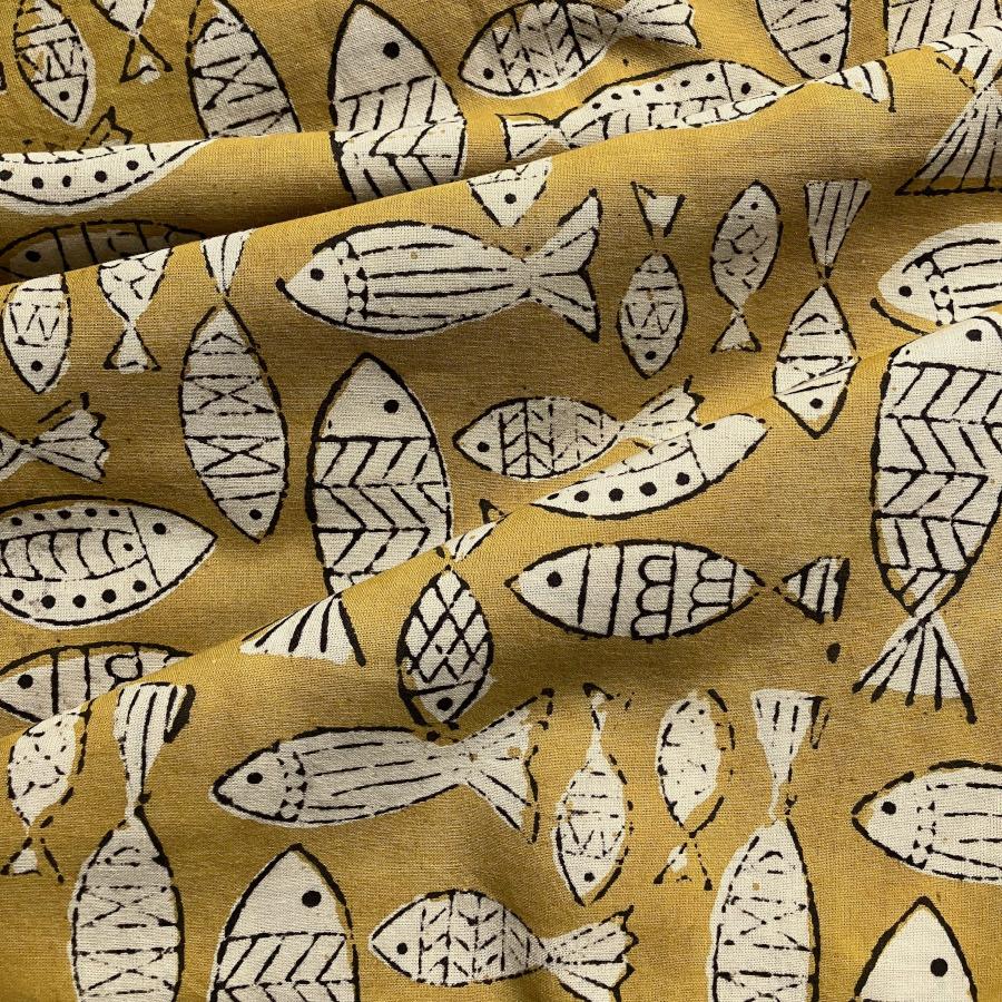 インド ブロックプリント生地 [50cm単位切売] Bagru フィッシュ からし色地 魚 さかな 海 IF0272