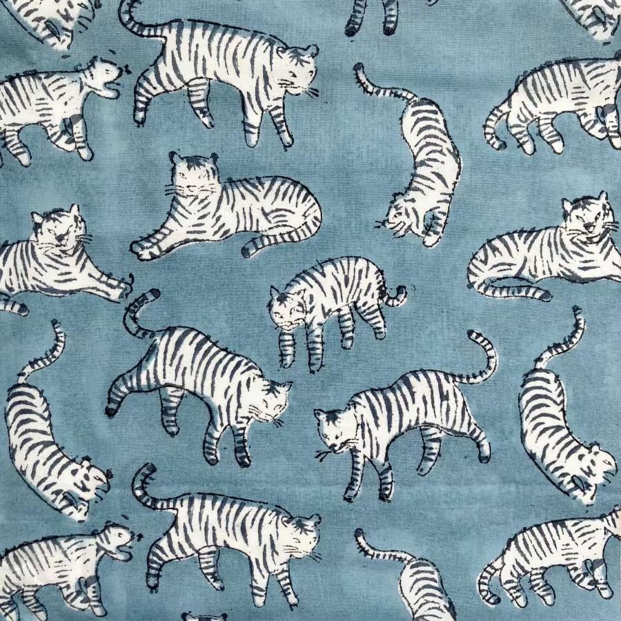インド ブロックプリント生地 [50cm単位切売]Sanganeri タイガー ライトブルー地B 虎 猫 とら1枚目の画像