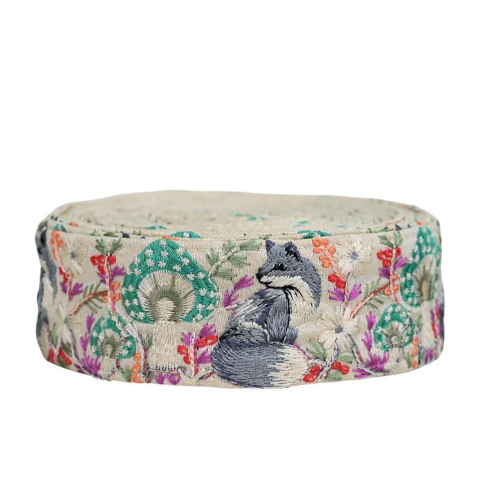 インド刺繍リボン50cm切り売り キツネの森 アイボリー 5cm幅 花 HC 狐 きつね R-07901枚目の画像