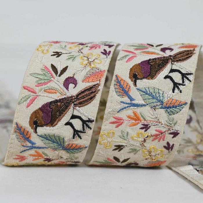 インド刺繍リボン50cm切り売り 草むらの小鳥 アイボリー 5cm幅 花 HC 野鳥 ヒタキ バード 雀 R-0832 | 2枚目